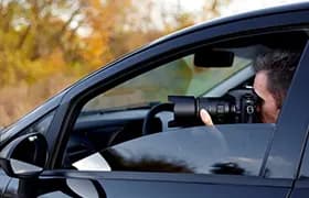 Véhicule banalisé de l'agence, utilisé pour les surveillances de terrain